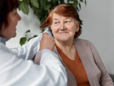 Уход за пожилыми: как заработать пенсионные баллы