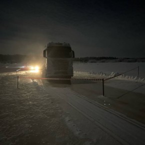 На ледовой переправе через Мезень у Кимжи провалился бензовоз