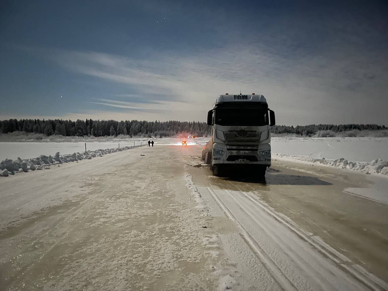 Закрыта ледовая переправа через реку Мезень у Кимжи Закрыта ледовая переправа через реку Мезень у Кимжи
