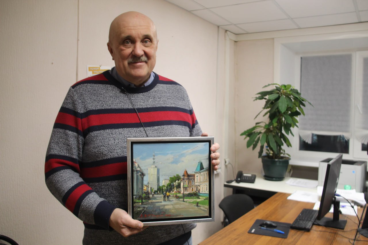 В Архангельске полицейские вернули владельцу художественного салона-галереи похищенную картину В Архангельске полицейские вернули владельцу художественного салона-галереи похищенную картину