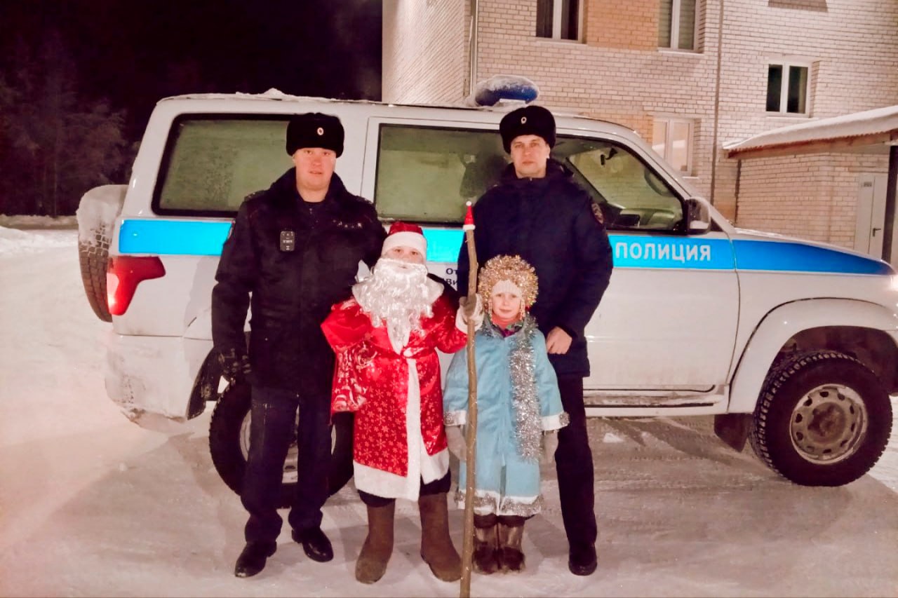 Сотрудники полиции Архангельской области исполняют мечты детей в рамках Всероссийской благотворительной акции «Ёлка желаний» Сотрудники полиции Архангельской области исполняют мечты детей в рамках Всероссийской благотворительной акции «Ёлка желаний»