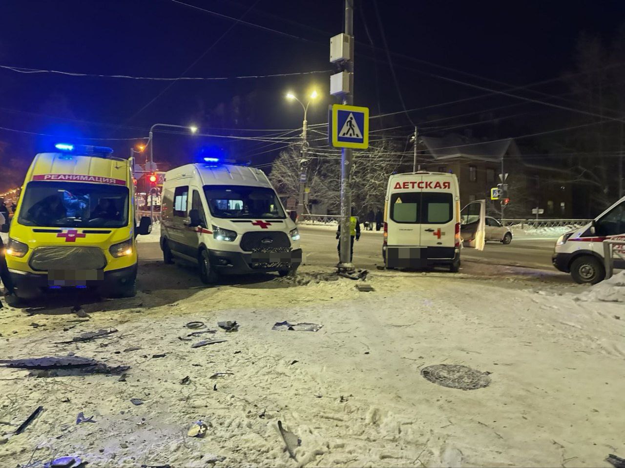 Пострадали трое сотрудников скорой помощи - в ГАИ рассказали подробности крупной аварии в Архангельске