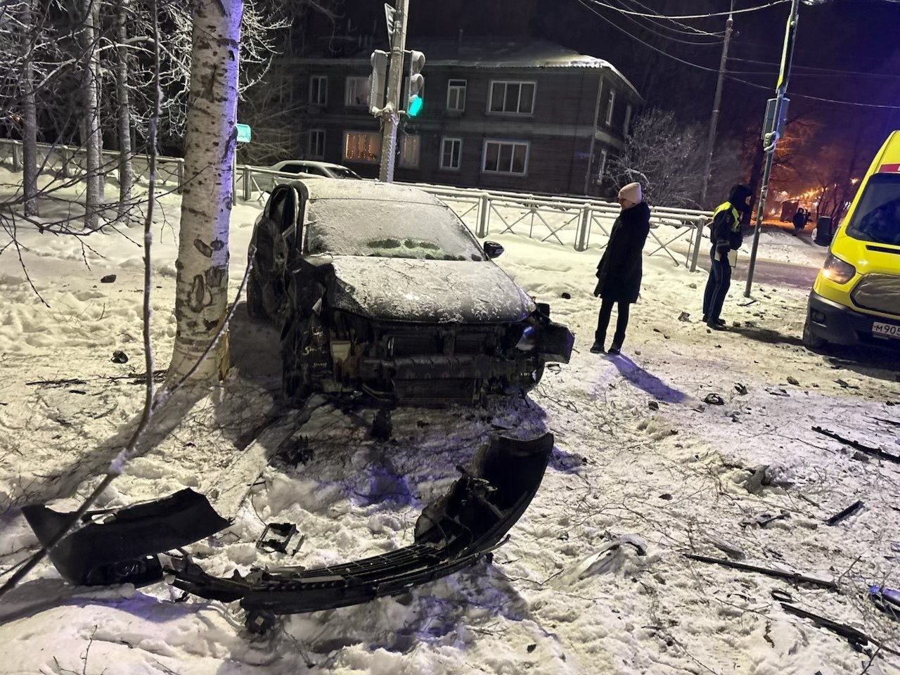 Пострадали трое сотрудников скорой помощи - в ГАИ рассказали подробности крупной аварии в Архангельске Пострадали трое сотрудников скорой помощи - в ГАИ рассказали подробности крупной аварии в Архангельске