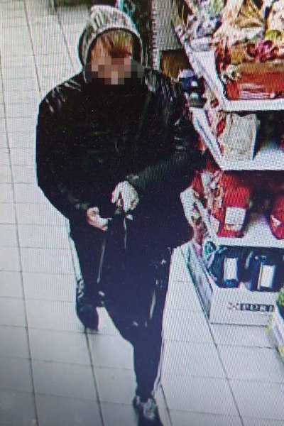 Сотрудники полиции задержали подозреваемого в совершении серии краж из магазинов, расположенных в Октябрьском и Ломоносовском округах – нигде не работающий 21-летний житель острова Хабарка Сотрудники полиции задержали подозреваемого в совершении серии краж из магазинов, расположенных в Октябрьском и Ломоносовском округах – нигде не работающий 21-летний житель острова Хабарка