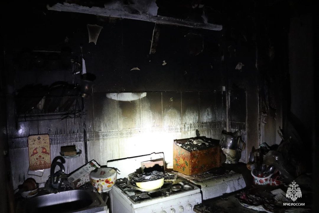 В Архангельске при пожаре в многоквартирном жилом доме погибла женщина