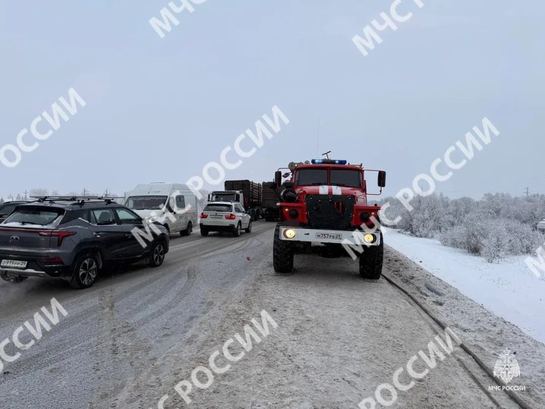 В момент аварии в школьном автобусе находились шестеро детей - они не пострадали В момент аварии в школьном автобусе находились шестеро детей - они не пострадали