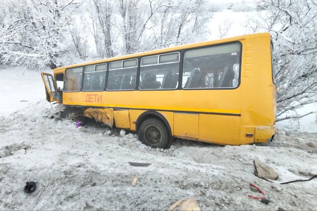 Автомобиль Porsche спровоцировал лобовое столкновение со школьным автобусом под Архангельском - ГАИ сообщила подробности аварии Автомобиль Porsche спровоцировал лобовое столкновение со школьным автобусом под Архангельском - ГАИ сообщила подробности аварии