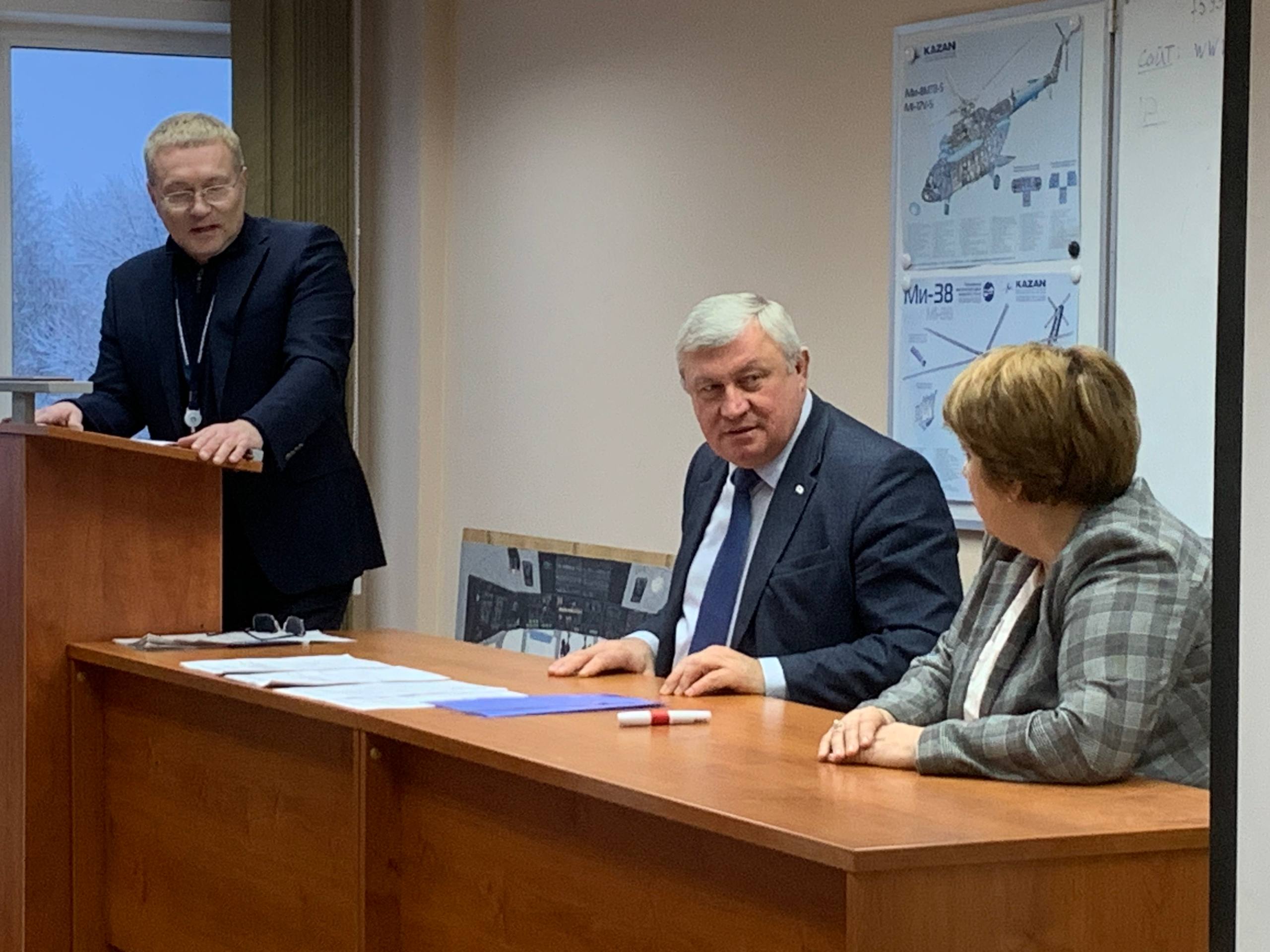 В аэропорту Васьково обсудили вопросы развития транспортной инфраструктуры Приморского округа В аэропорту Васьково обсудили вопросы развития транспортной инфраструктуры Приморского округа