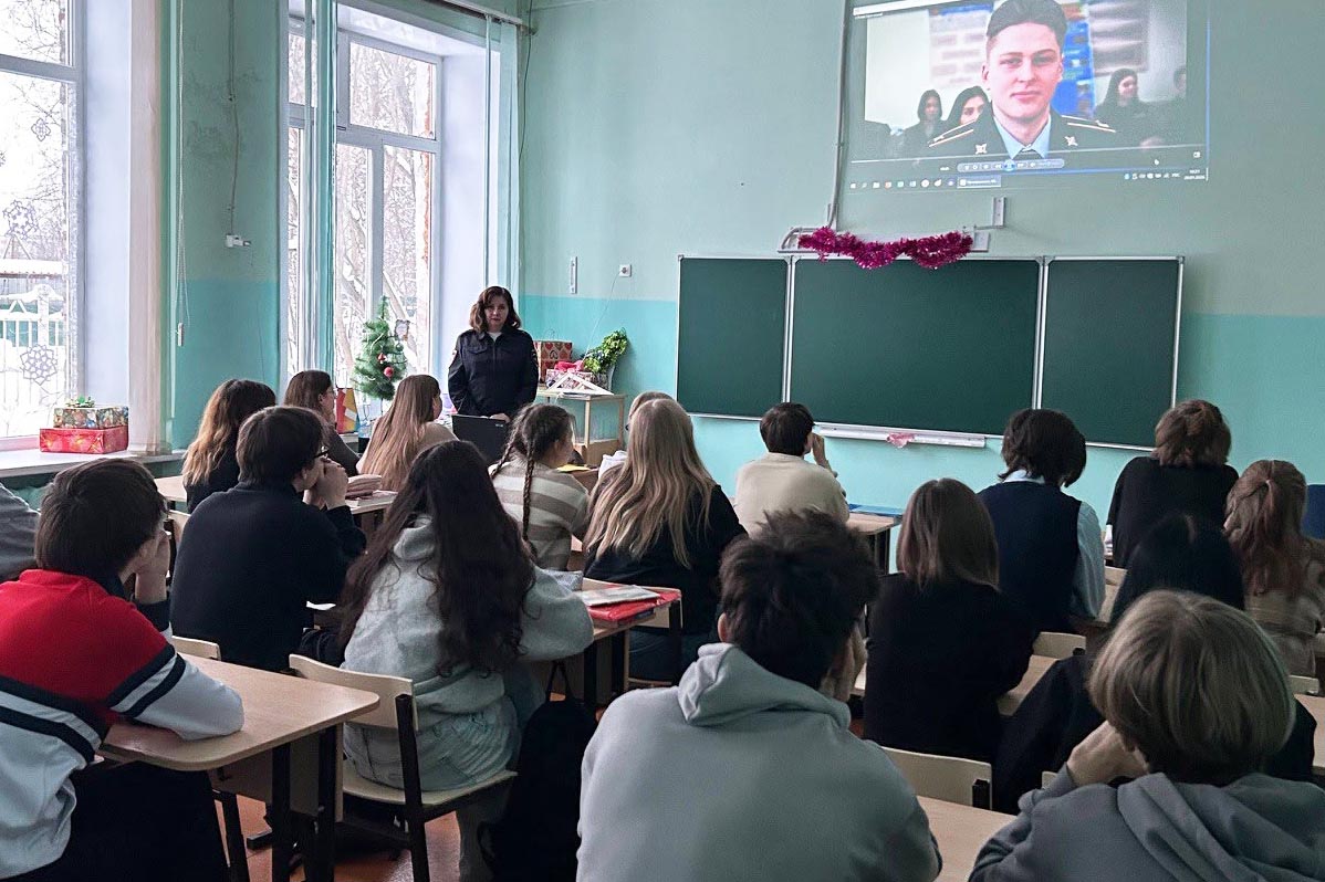 Мероприятия в рамках Всероссийской акции «Студенческий десант» прошли в Павловской средней школе в Каргопольском округе, Онежском индустриальном техникуме и в Архангельске в школах № 1, 17, 27, 62, в Эколого-биологическом...
