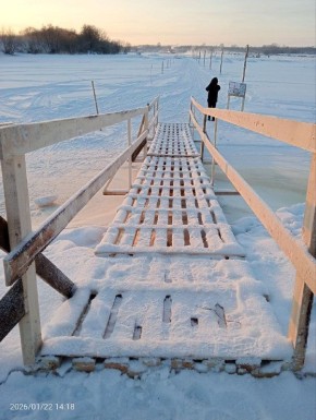 Сегодня, 22 января, была открыта пешеходная ледовая переправа 22 лесозавод - 23 лесозавод