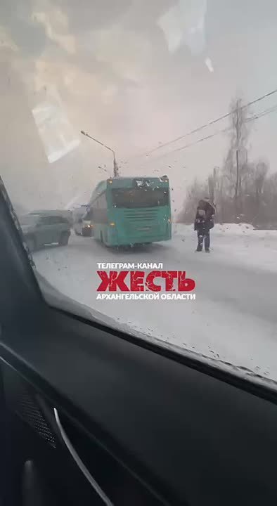 Серьёзная авария на выезде из микрорайона Первых пятилеток в Архангельске