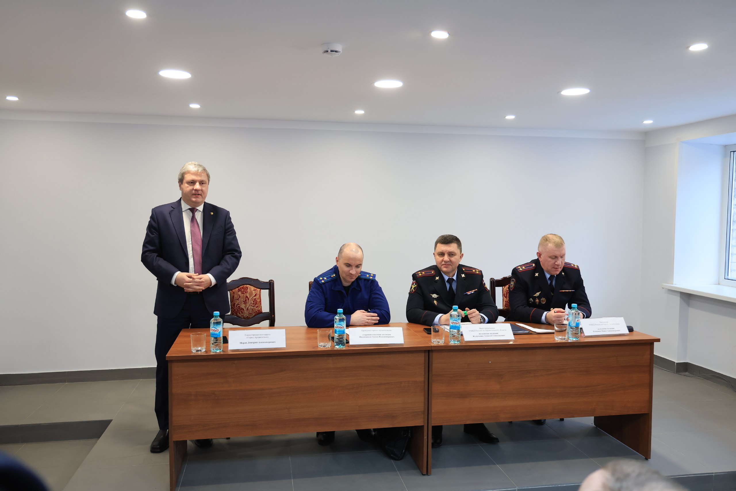 В Архангельске подвели итоги работы городской полиции за прошедший год и отметили лучших сотрудников внутренних дел В Архангельске подвели итоги работы городской полиции за прошедший год и отметили лучших сотрудников внутренних дел
