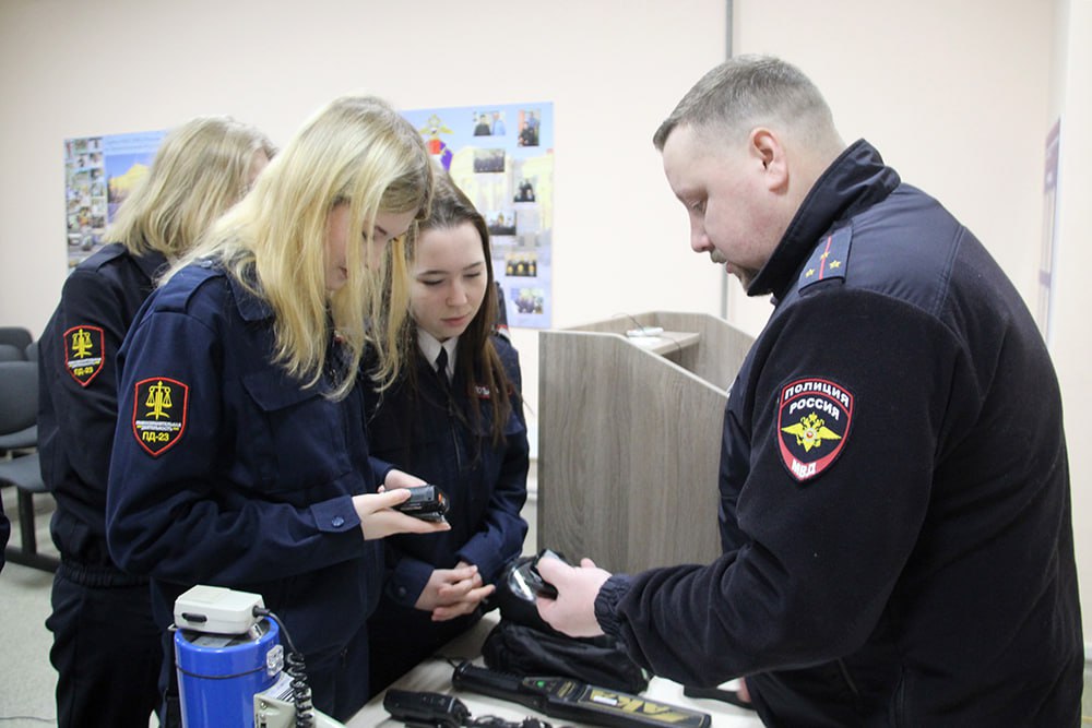 В рамках Всероссийской акции «Студенческий десант» учащиеся 3 курса Архангельского государственного многопрофильного колледжа, обучающиеся по специальности «Правоохранительная деятельность», побывали на экскурсии в... В рамках Всероссийской акции «Студенческий десант» учащиеся 3 курса Архангельского государственного многопрофильного колледжа, обучающиеся по специальности «Правоохранительная деятельность», побывали на экскурсии в...