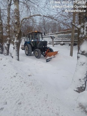 "Мезенское дорожное управление" продолжает механизированную очистку дорог 1, 2 и 3 категорий, тротуаров, парковочных карманов, остановок общественного транспорта и пешеходных зон