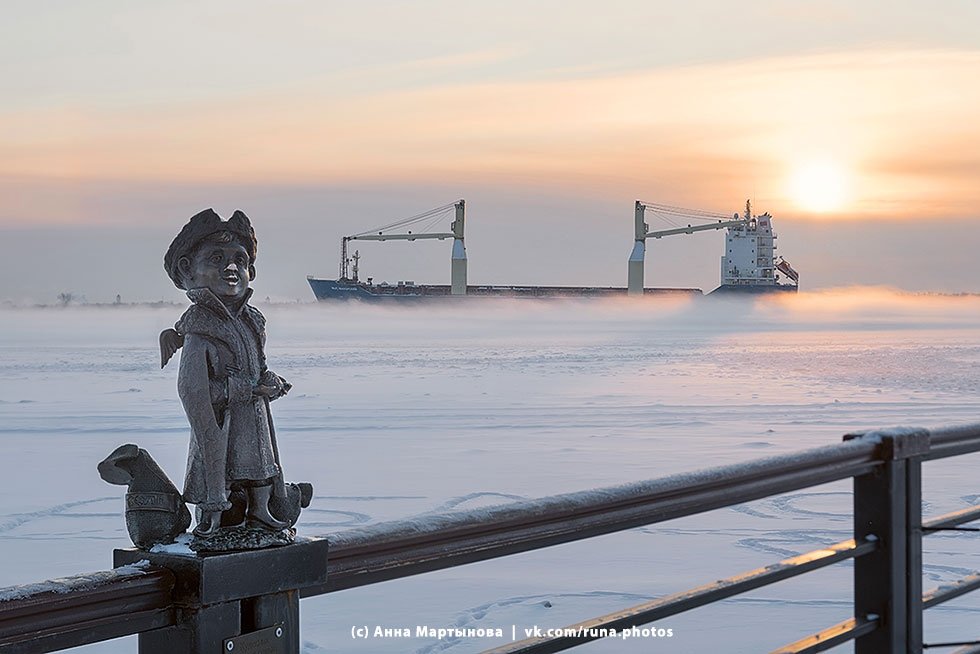 Вчерашний туман, расцвеченный лучами заходящего солнца