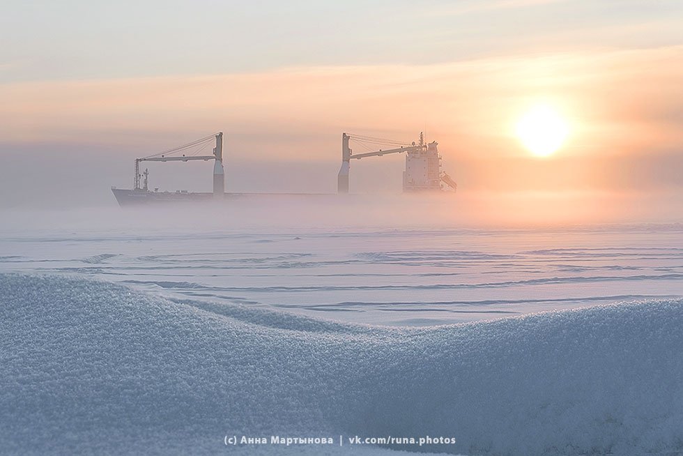 Вчерашний туман, расцвеченный лучами заходящего солнца Вчерашний туман, расцвеченный лучами заходящего солнца