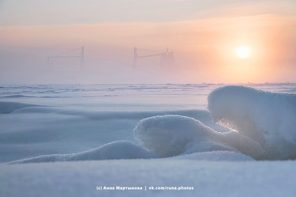 Вчерашний туман, расцвеченный лучами заходящего солнца Вчерашний туман, расцвеченный лучами заходящего солнца