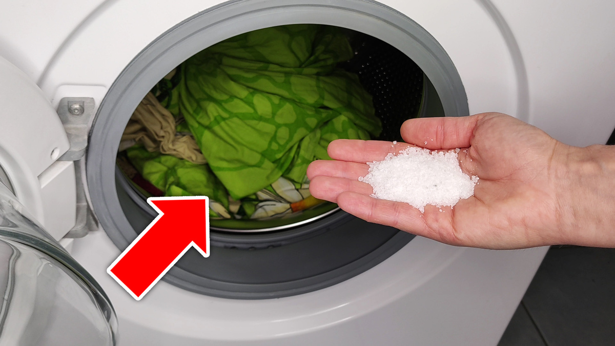 Как эффективно вывести пятна и вернуть белизну вещам: полезные советы