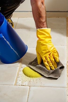 Как легко и безопасно убрать цементные загрязнения после ремонта