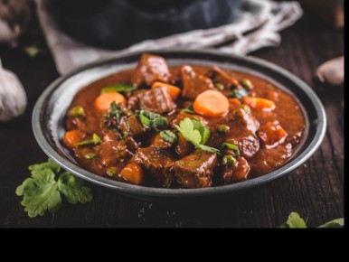 Томленый бараний гуляш: как покорить сердца гостей восхитительным вкусом