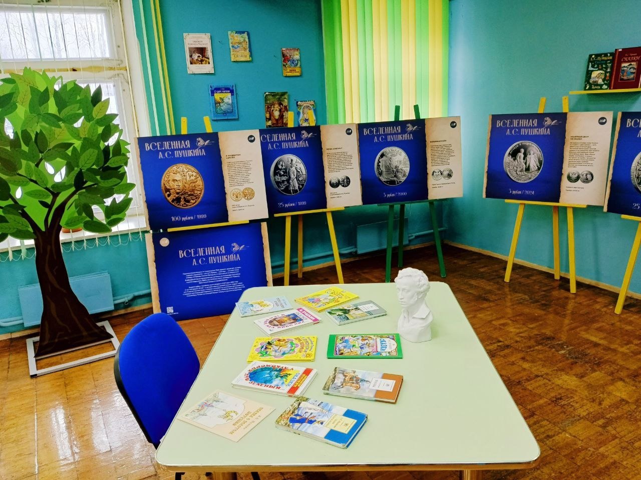 Профиль на монете: в Архангельске открылась фотовыставка «Вселенная Пушкина»