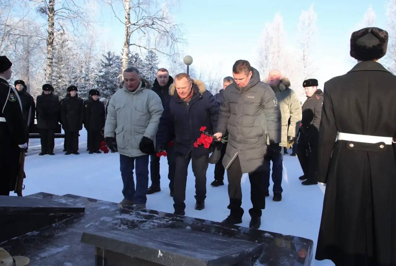 Игорь Арсентьев: Сегодня, 15 февраля, в День памяти о россиянах, исполнявших служебный долг за пределами Отечества, мы собрались у памятного знака воинам-северодвинцам, погибшим в Афганистане и Чеченской Республике Игорь Арсентьев: Сегодня, 15 февраля, в День памяти о россиянах, исполнявших служебный долг за пределами Отечества, мы собрались у памятного знака воинам-северодвинцам, погибшим в Афганистане и Чеченской Республике