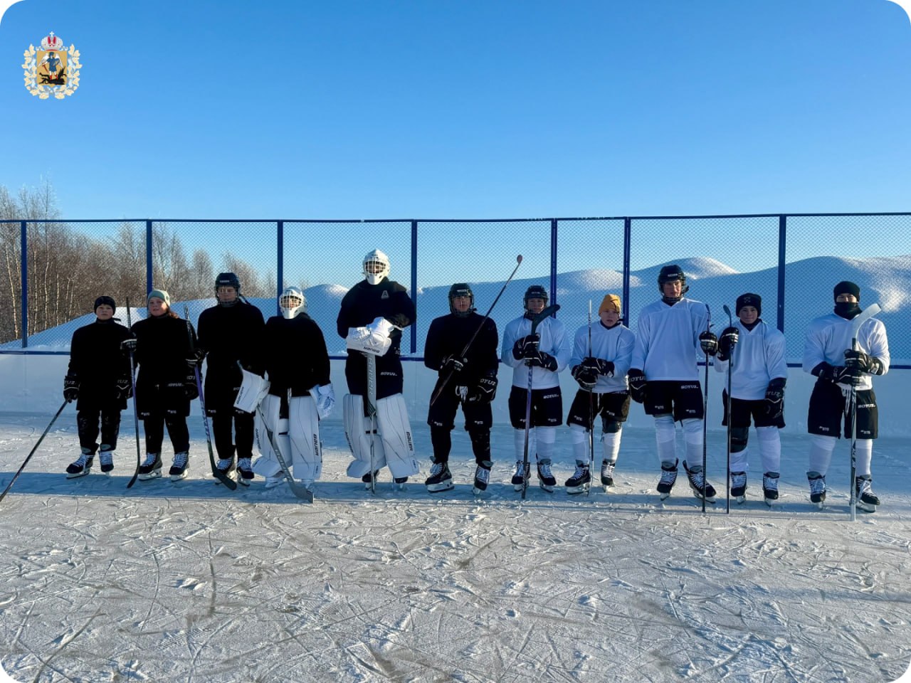 В посёлке Соловецкий состоялась торжественная церемония открытия хоккейной площадки