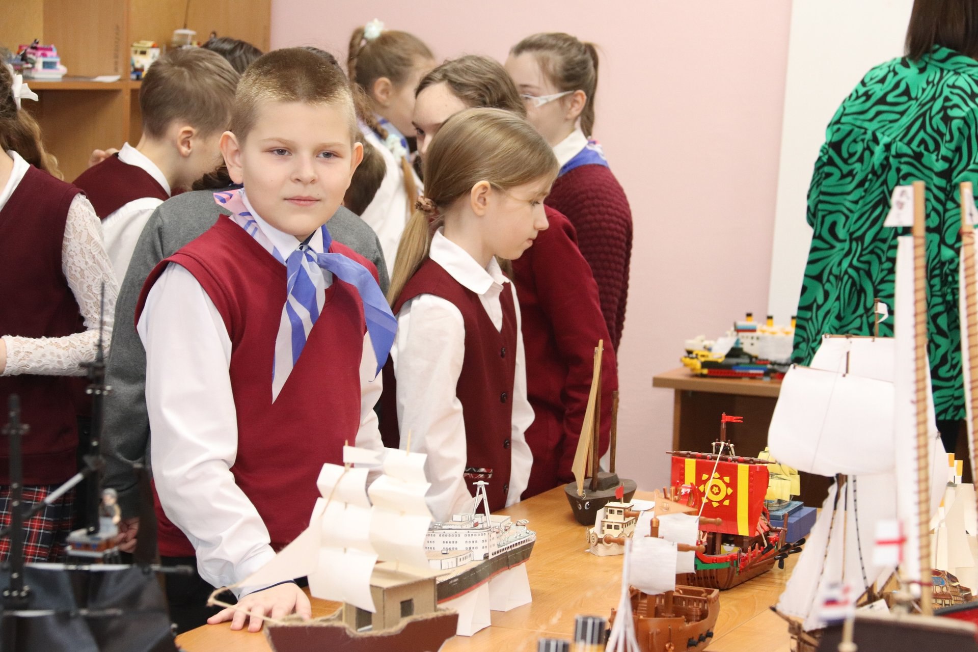 Более 200 работ юных судомоделистов представлены на выставке в Северодвинске Более 200 работ юных судомоделистов представлены на выставке в Северодвинске