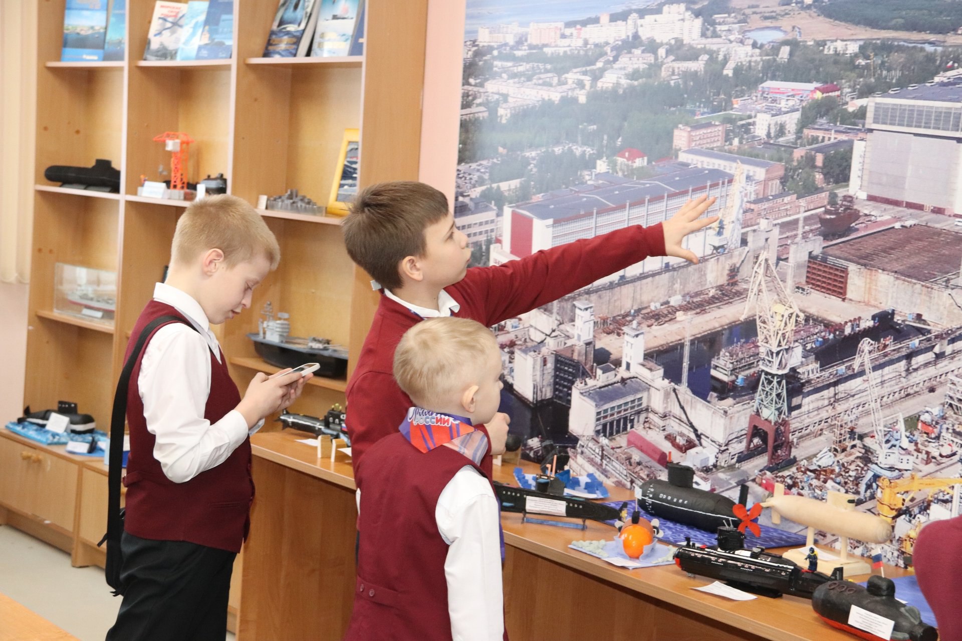 Более 200 работ юных судомоделистов представлены на выставке в Северодвинске Более 200 работ юных судомоделистов представлены на выставке в Северодвинске