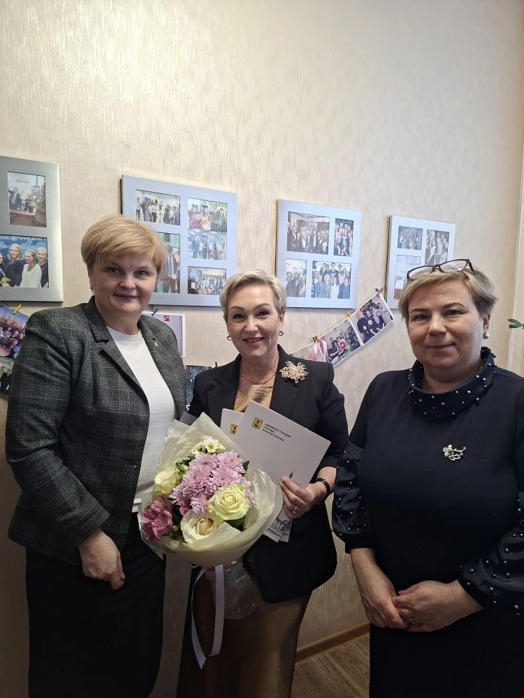 Поздравляем с юбилеем директора 43 школы Ольгу Синицкую! Поздравляем с юбилеем директора 43 школы Ольгу Синицкую!