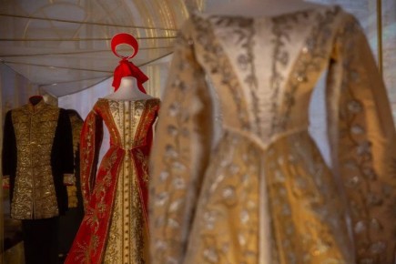 Золотая нить сквозь сословия: выставка «Северное солнце» в музее-заповеднике «Царское Село»