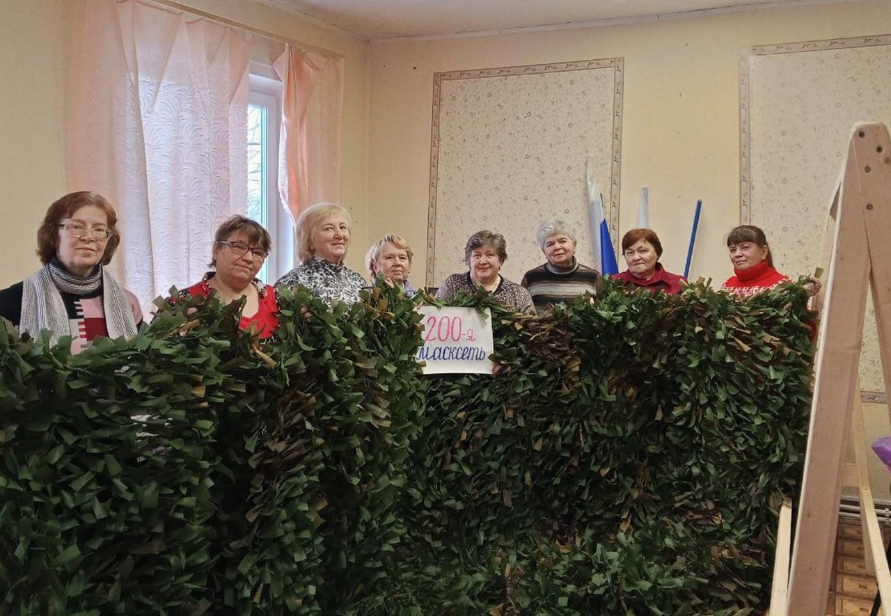 Мастерицы из Архангельской области сплели уже 200-ю маскировочную сеть