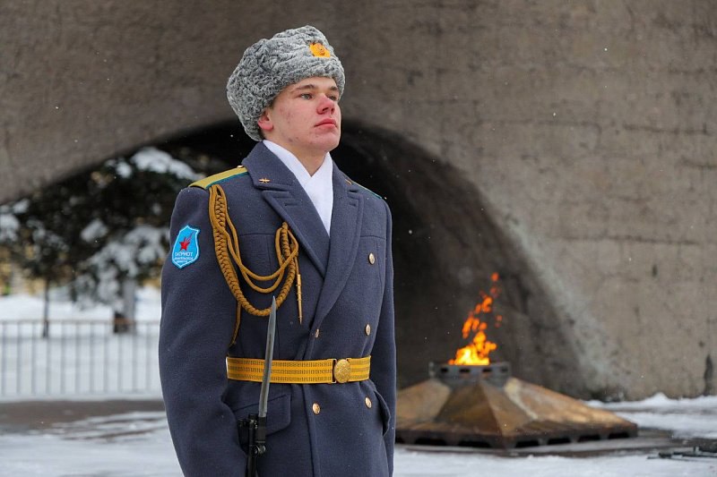 В Архангельске почтили память защитников Отечества у Вечного огня В Архангельске почтили память защитников Отечества у Вечного огня
