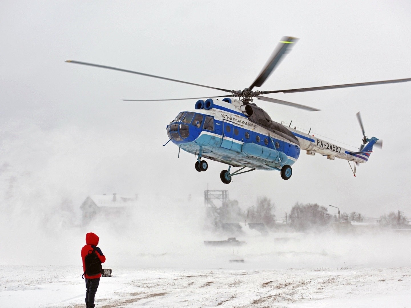 Первый поток парашютистов-пожарных приступил к тренировкам в Арктическом учебном центре по переподготовке лесопожарных формирований Первый поток парашютистов-пожарных приступил к тренировкам в Арктическом учебном центре по переподготовке лесопожарных формирований