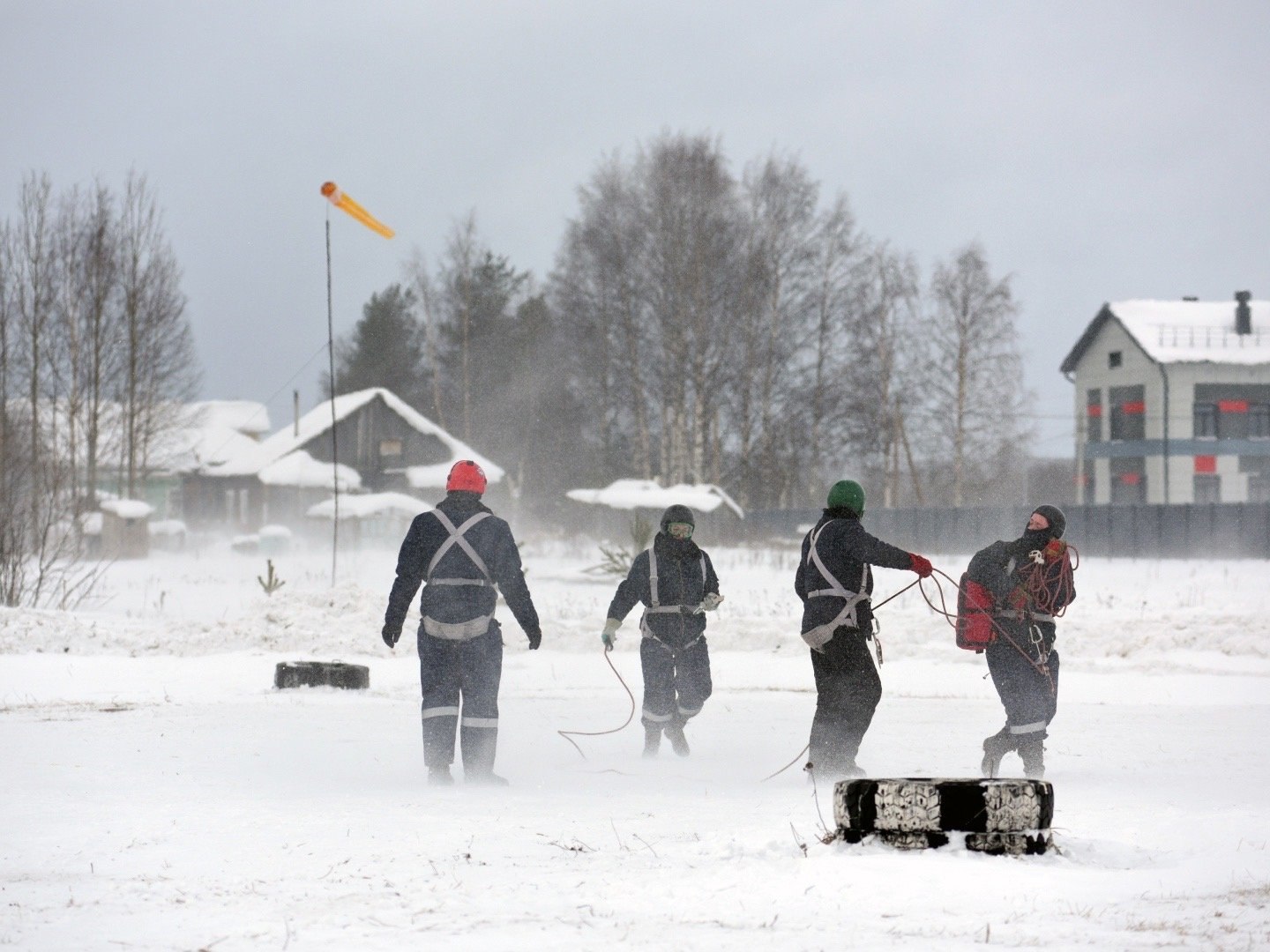 Первый поток парашютистов-пожарных приступил к тренировкам в Арктическом учебном центре по переподготовке лесопожарных формирований Первый поток парашютистов-пожарных приступил к тренировкам в Арктическом учебном центре по переподготовке лесопожарных формирований