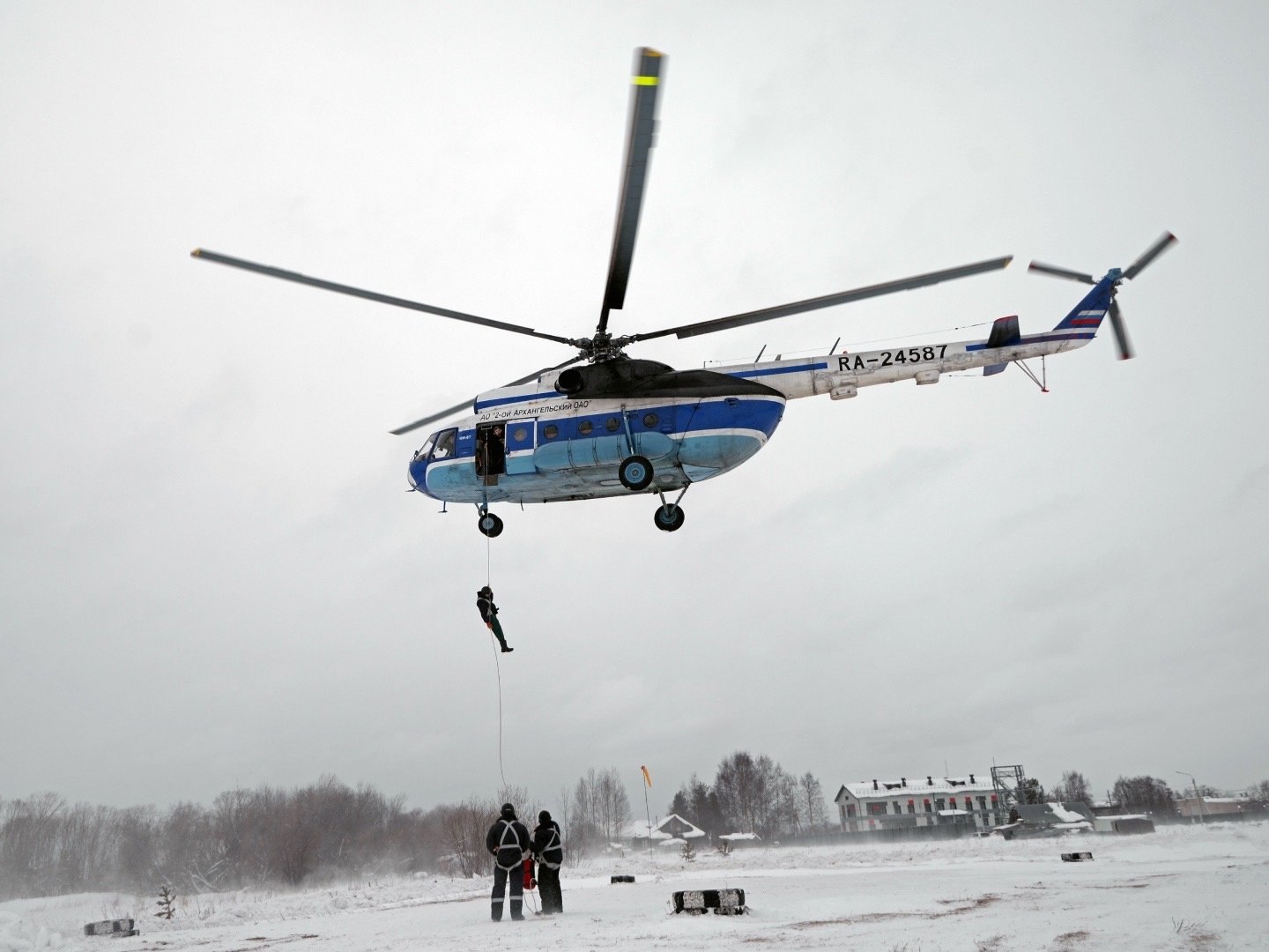 Первый поток парашютистов-пожарных приступил к тренировкам в Арктическом учебном центре по переподготовке лесопожарных формирований Первый поток парашютистов-пожарных приступил к тренировкам в Арктическом учебном центре по переподготовке лесопожарных формирований