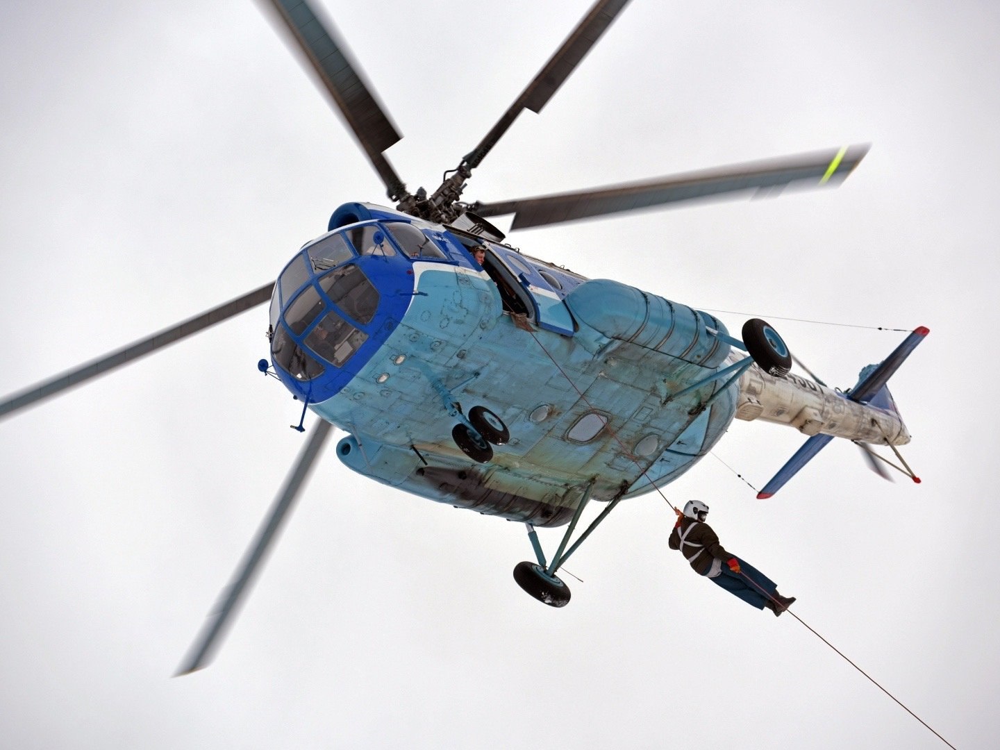 Первый поток парашютистов-пожарных приступил к тренировкам в Арктическом учебном центре по переподготовке лесопожарных формирований Первый поток парашютистов-пожарных приступил к тренировкам в Арктическом учебном центре по переподготовке лесопожарных формирований