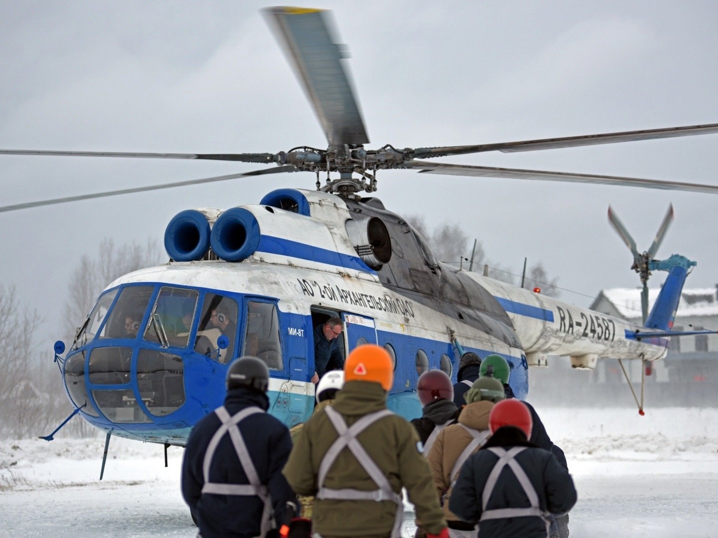 Первый поток парашютистов-пожарных приступил к тренировкам в Арктическом учебном центре по переподготовке лесопожарных формирований Первый поток парашютистов-пожарных приступил к тренировкам в Арктическом учебном центре по переподготовке лесопожарных формирований