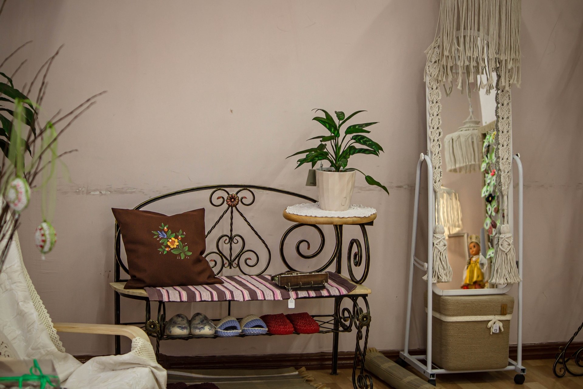 Красота рукотворная!. В Вельской центральной библиотеке открылась выставка «Красота рукотворная. Уютный дом» Красота рукотворная!. В Вельской центральной библиотеке открылась выставка «Красота рукотворная. Уютный дом»