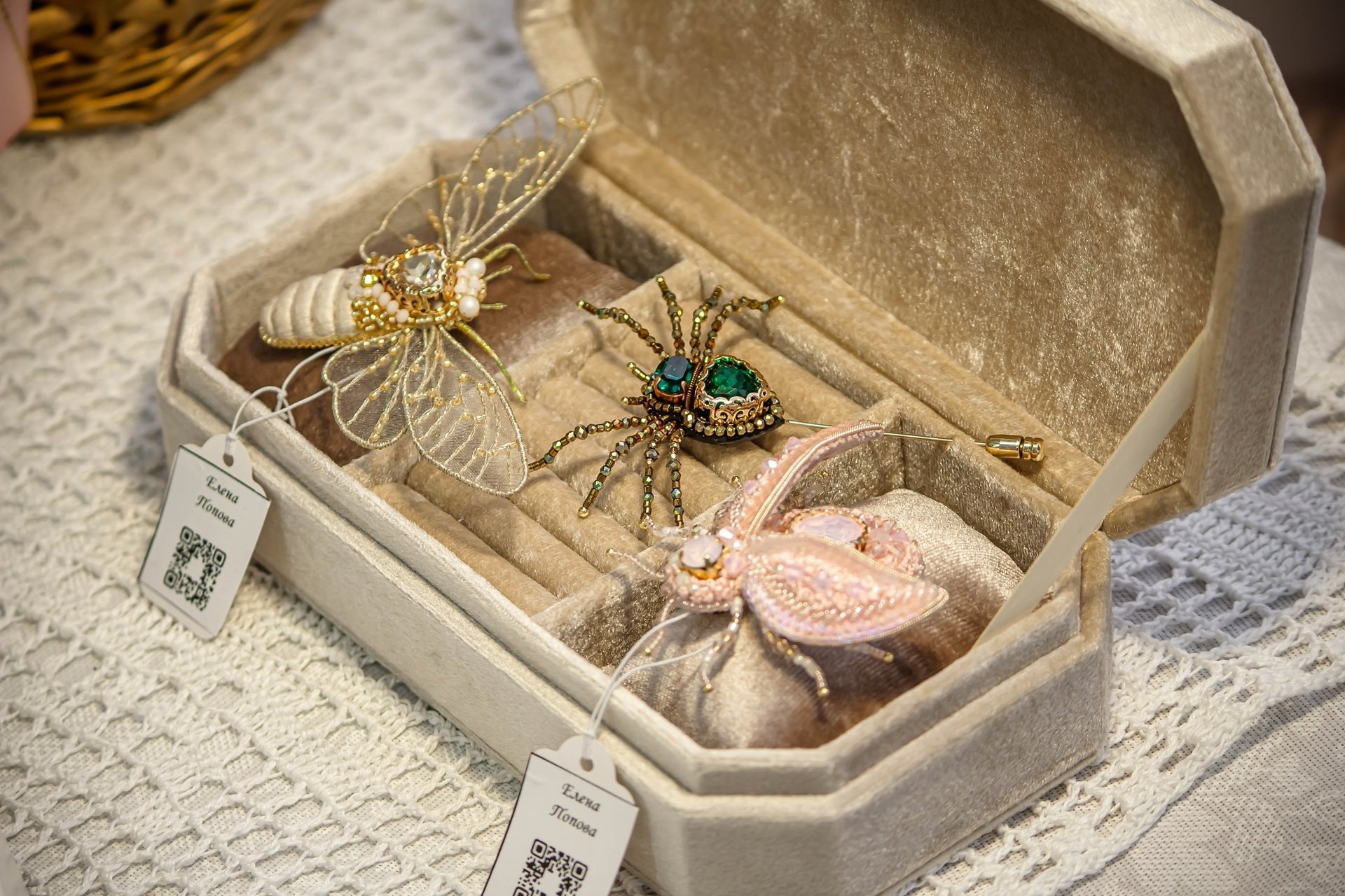 Красота рукотворная!. В Вельской центральной библиотеке открылась выставка «Красота рукотворная. Уютный дом» Красота рукотворная!. В Вельской центральной библиотеке открылась выставка «Красота рукотворная. Уютный дом»