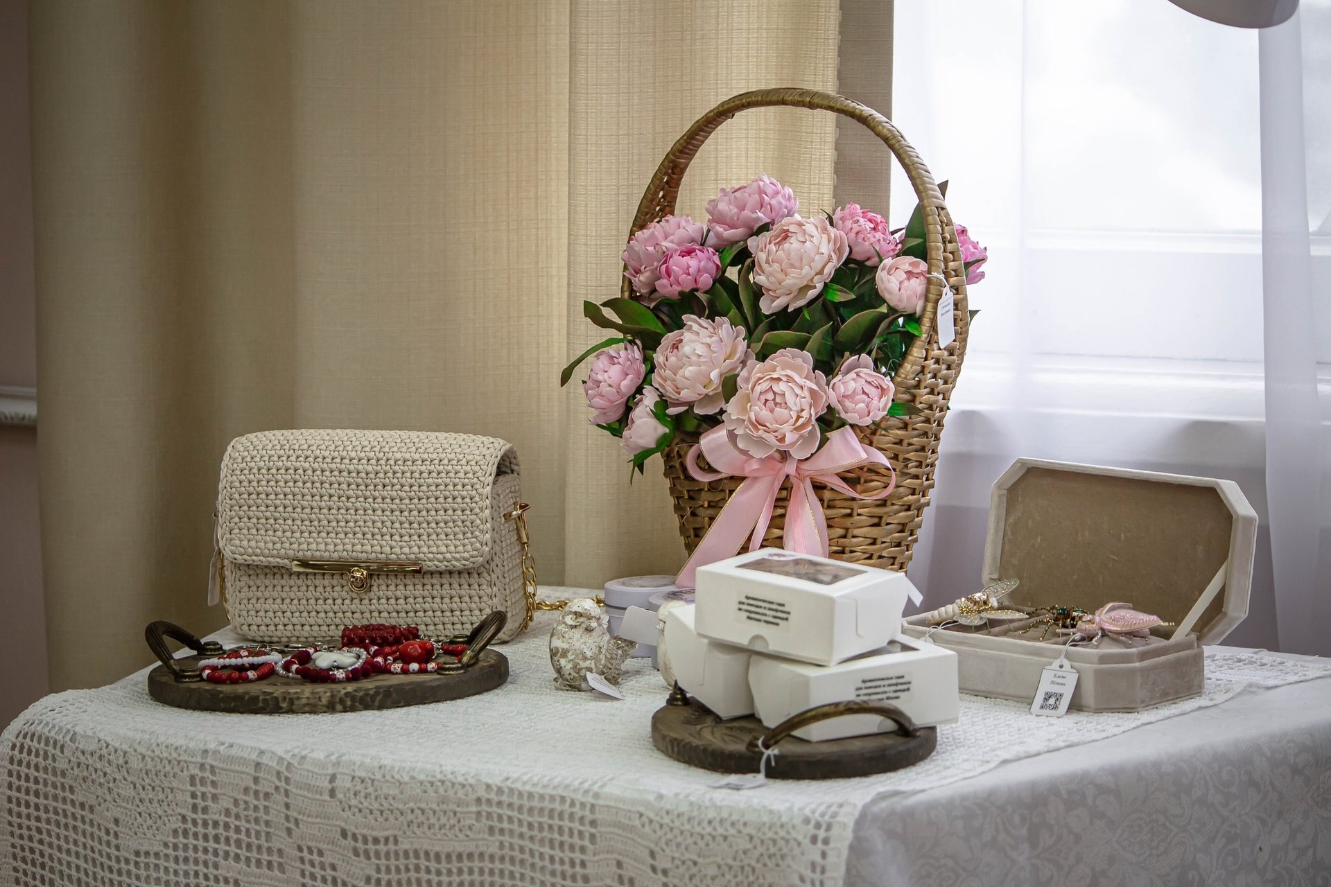 Красота рукотворная!. В Вельской центральной библиотеке открылась выставка «Красота рукотворная. Уютный дом» Красота рукотворная!. В Вельской центральной библиотеке открылась выставка «Красота рукотворная. Уютный дом»