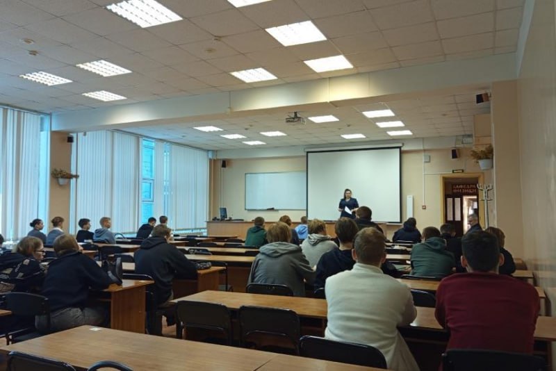 В рамках работы по правовому просвещению молодежи состоялась встреча студентов 2 курса Высшей инженерной школы САФУ им. М.В. Ломоносова с представителями следственного управления УМВД России по Архангельской области -...