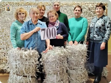 Активисты поселка Кулой Вельского округа изготовили 700 маскировочных сетей для бойцов СВО