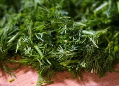 Как правильно заморозить укроп: 3 секрета, чтобы он сохранил вкус и аромат