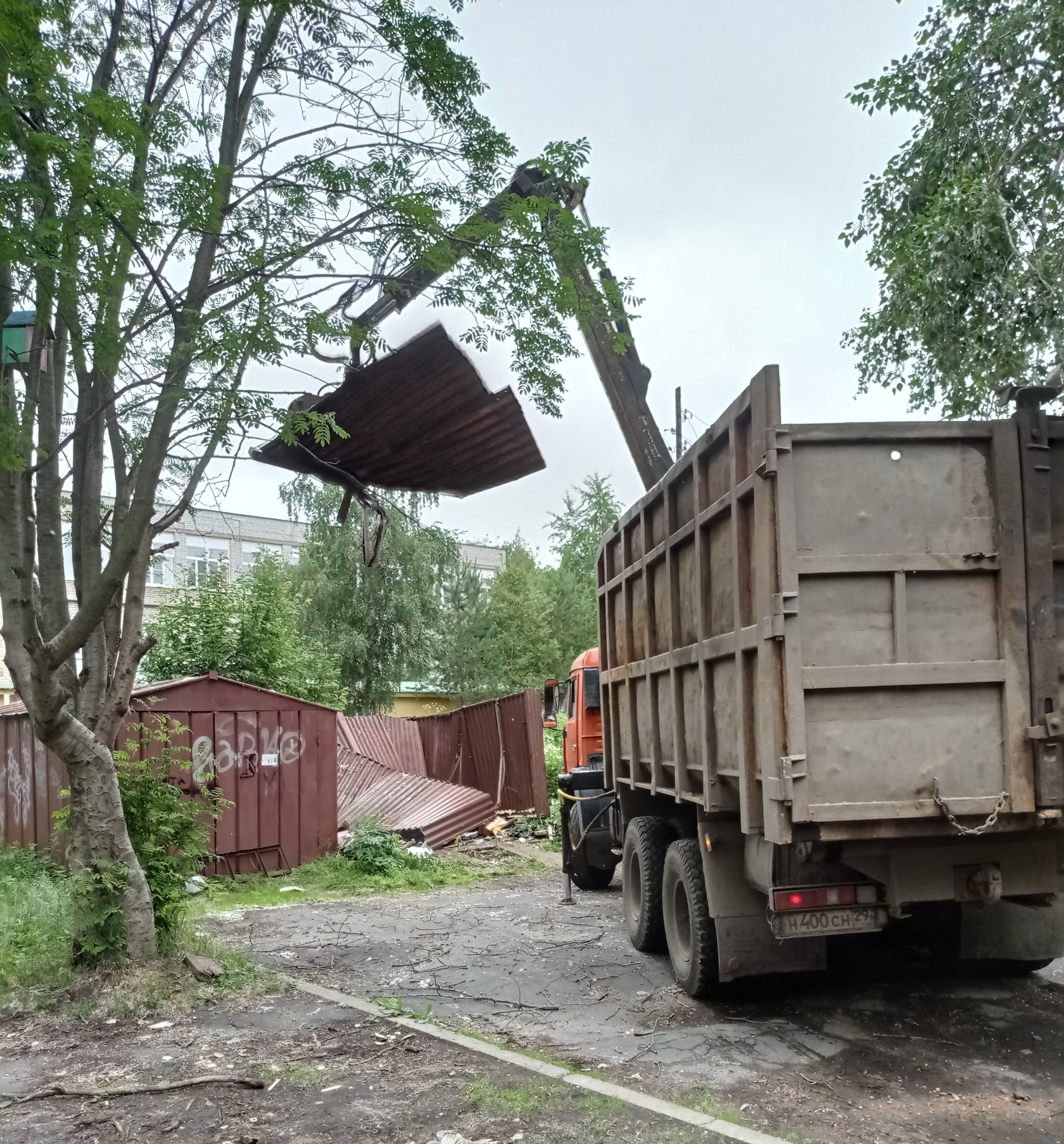 В Майской Горке грядет большой снос незаконных гаражей