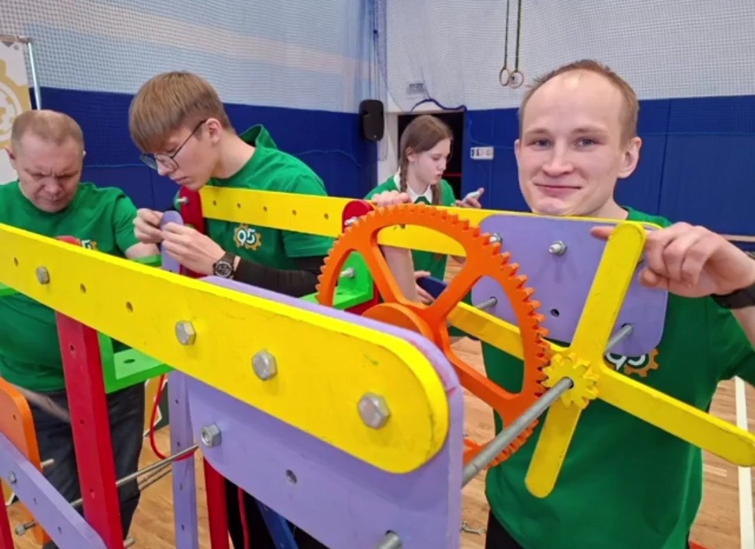 В Архангельске школьники продемонстрировали инженерное мастерство В Архангельске школьники продемонстрировали инженерное мастерство