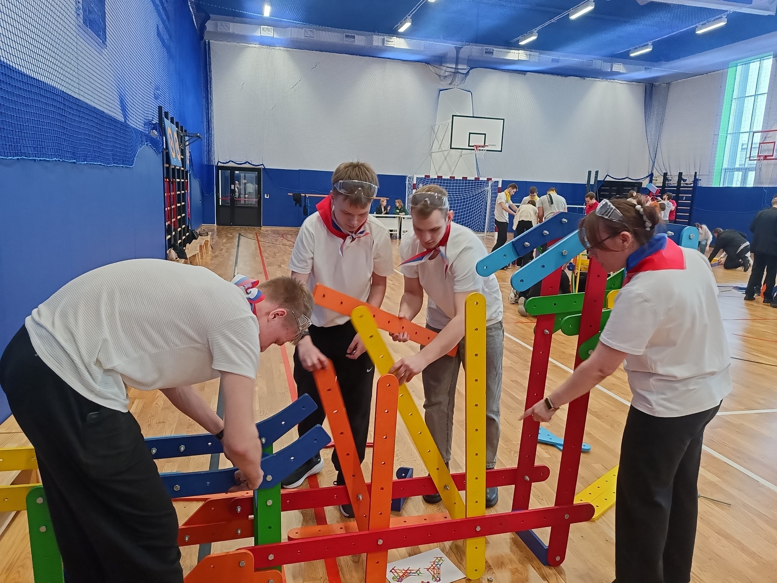 В Архангельске школьники продемонстрировали инженерное мастерство В Архангельске школьники продемонстрировали инженерное мастерство