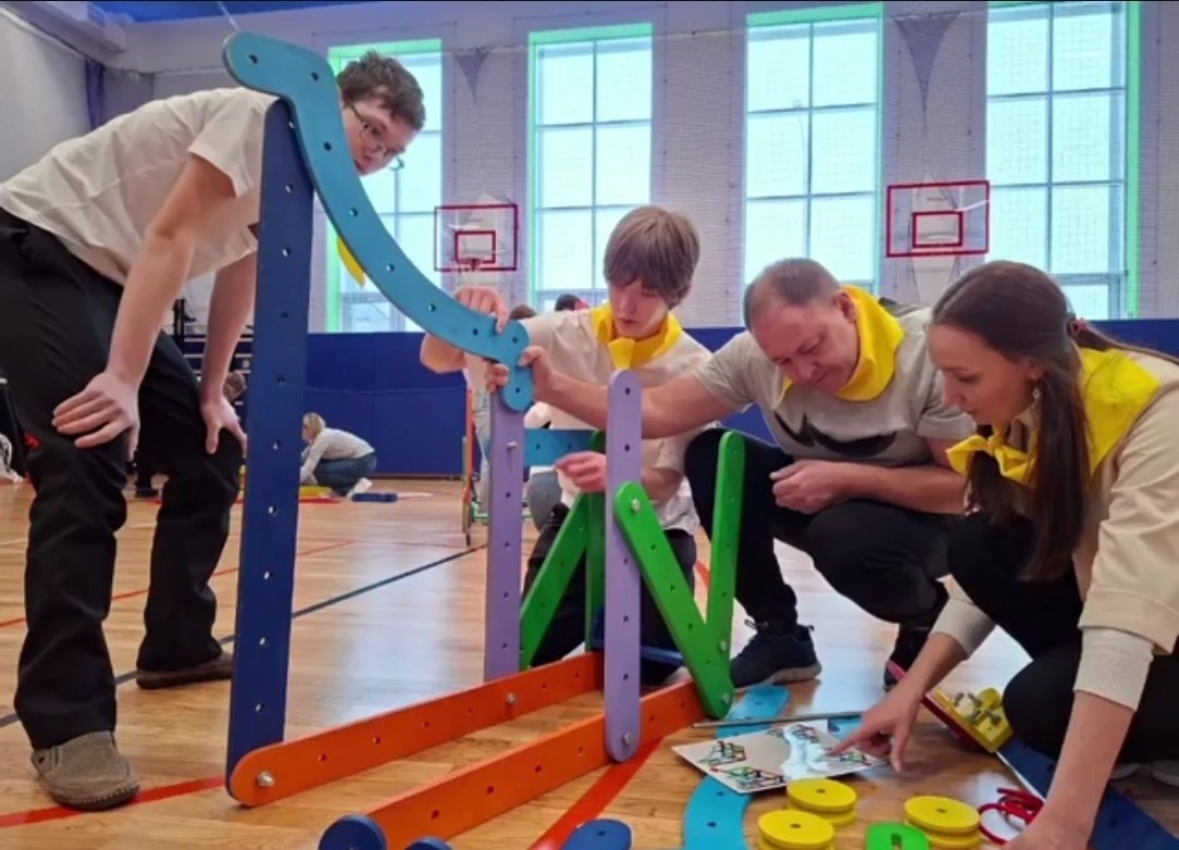 В Архангельске школьники продемонстрировали инженерное мастерство В Архангельске школьники продемонстрировали инженерное мастерство