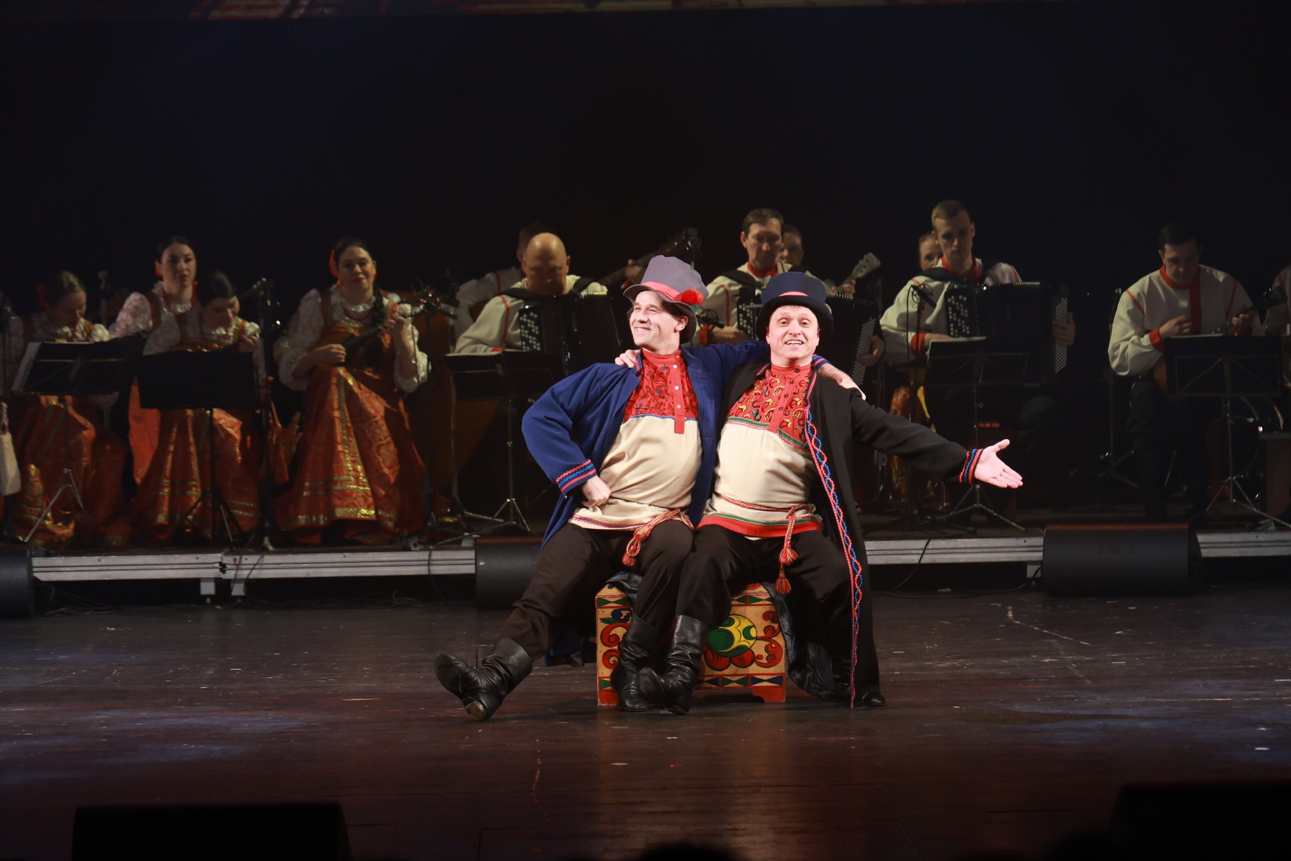 Неделя торжеств по случаю 100-летия Северного хора завершилась большими концертами в драмтеатре Архангельска Неделя торжеств по случаю 100-летия Северного хора завершилась большими концертами в драмтеатре Архангельска