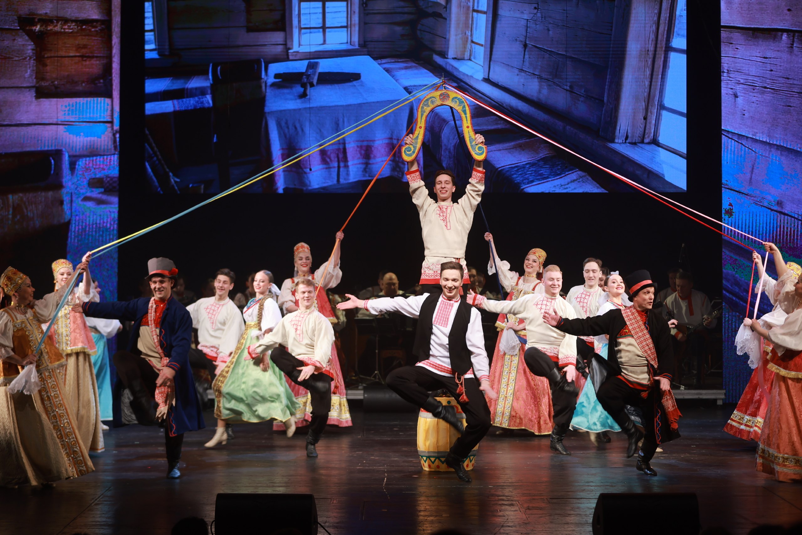 Неделя торжеств по случаю 100-летия Северного хора завершилась большими концертами в драмтеатре Архангельска Неделя торжеств по случаю 100-летия Северного хора завершилась большими концертами в драмтеатре Архангельска